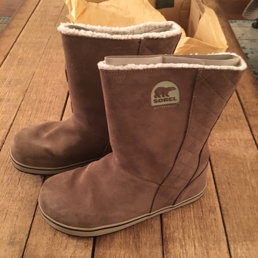 Sorel Glacy pull on boot size 9